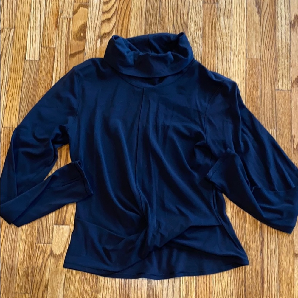 🍋 Black lululemon top! Size 10